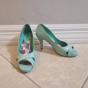 Madden Girl Gertiee Peep Toe Patent Heels Pumps in Mint